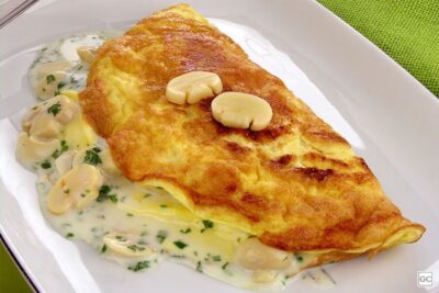 Omelete proteica sacia e turbina o ganho de massa magra