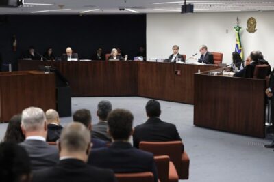 Primeira Turma do STF retoma julgamento que vai decidir se Bolsonaro e aliados se tornam réus