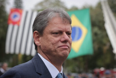 Tarcísio lidera preferência entre deputados para 2026; maioria quer Bolsonaro fora da disputa