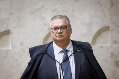 Flávio Dino defende soberania nacional e afirma que STF não cede a ameaças externas
