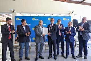 Governo do Distrito Federal entrega escritura de concessão ao Sindicato dos Policiais Federais
