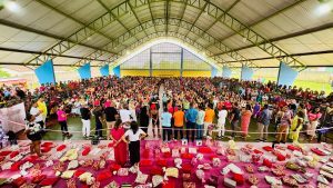 Pelo 5º ano consecutivo prefeita Fechinha realiza grande festa para as mães de Central do Maranhão; evento contou com sorteio de duas casas