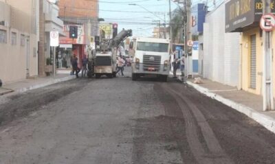 Secretaria de Infraestrutura retoma obra de recapeamento da rua Luís Domingues