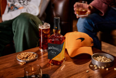 Jack Daniel’s e McLaren Racing lançam whiskey em edição limitada para a temporada de F1 2025