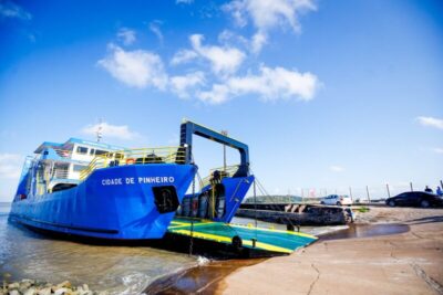 Mais um ferry boat é colocado nna travessia entre a Ponta da Espera e o Cujupe