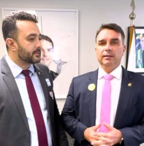 Filho de Bolsonaro critica Maranhãozinho e aliança entre PT e PL em São Luís