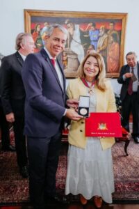 Iracema Vale é homenageada com mais alta comenda do Poder Judiciário maranhense