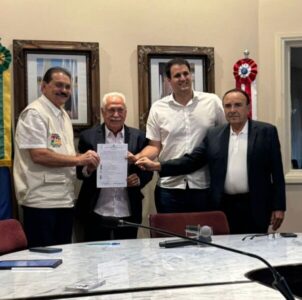Secretário Rubens Pereira dá posse Raimundo Silveira como secretário adjunto na SECAP