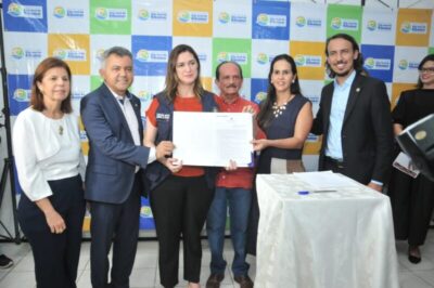 Ministra e Prefeitura assinam acordo para implantação da Casa da Mulher Brasileira Ribamarense