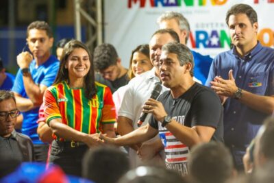 Com Brandão, o deputado Osmar e a vereadora Clara, destacam a importância do São Francisco na entrega do Estádio Beira-Rio