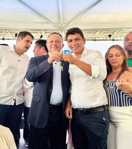 Prefeito Jadeco recebe ambulância do Governador Carlos Brandão, para reforçar saúde de Apicum-Açu