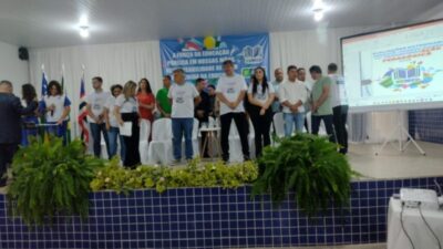 Dr. Alexandre inaugura primeiro auditório climatizado, entrega uniformes e laboratório multimídia e anuncia novos Investimentos na educação de São João dos Patos