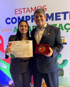 Prefeito de São João dos Patos, Dr. Alexandre Magno, recebe Selo Ouro da Educação em Brasília