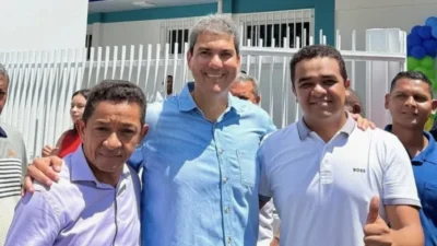 Ex-prefeitos de Coroatá cruzam Estreito dos Mosquitos para tirar foto com Braide