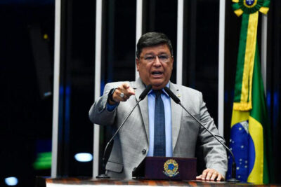 Abandonados! Líder da bancada evangélica pede anistia, mas exclui Bolsonaro e generais