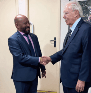 Em Brasília, prefeito Heliezer tem encontro com o ex-presidente José Sarney