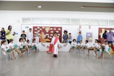 Alunos da Creche-Escola Sementinha participam de celebração alusiva à Páscoa