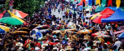 Multidão e grupos de bumba meu boi se reúnem no bairro João Paulo, em São Luís, para tradicional homenagem a São Marçal