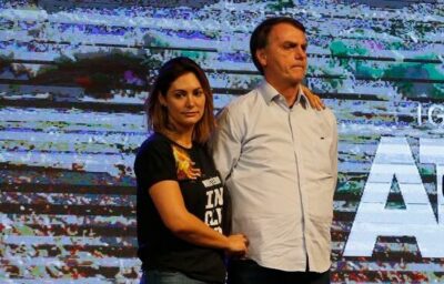 Jair Bolsonaro omitiu transferência de R$ 2 milhões a Michelle, diz Polícia Federal
