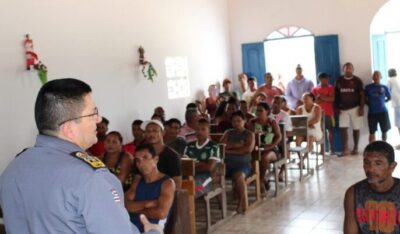 Comando da PMMA realiza reunião com moradores da ilha Carrapatal, no município de Humberto de Campos