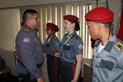 Comandante da PMMA, participa de homenagem aos alunos do colégio Tiradentes I, que foram destaques em competições