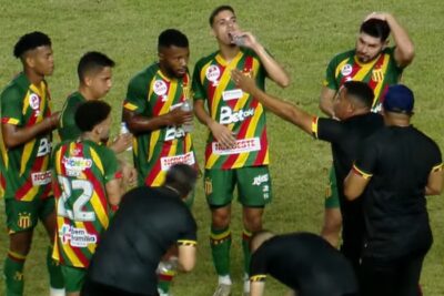 Sampaio Corrêa empata com Manauara em casa e torcedores protestam contra desorganização do evento