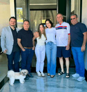 Michelle posta foto de Bolsonaro com a camisa do MAC