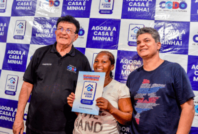 Moradores do Santa Terezinha em Codó recebem títulos de propriedade