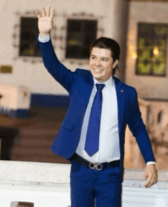 Quem é Abraão Neves? O ‘político de stories’ que se faz de vereador, deputado estadual e federal ao mesmo tempo