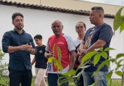 Paróquia de Santa Helena recebe mudas de arvores em homenagem aos 190 Anos de História