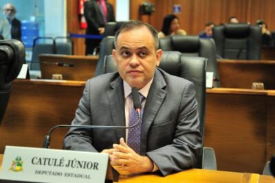 Catulé Júnior rebate oposição e diz que desgaste é efeito do corte de privilégios