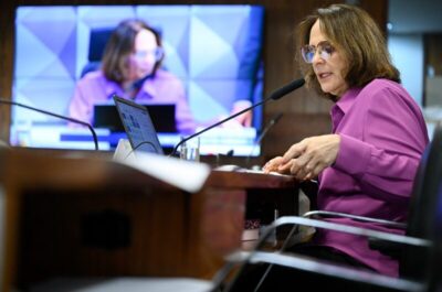 Senadora Damares Alves anuncia em sessão de comissão no Senado que está com fome