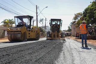 Com rede de captação da chuva pronta, Avenida da Misericórdia, em Vicente Pires, recebe pavimentação asfáltica