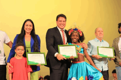 Felipe Camarão participa de evento no Teatro Arthur Azevedo e destaca apoio a crianças, adolescentes e jovens em vulnerabilidade social