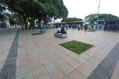 Rota acessível e revitalização da Praça dos Três Poderes transformam experiência na Esplanada