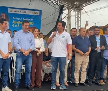 André Fufuca entrega moradias em Açailândia e anuncia construção de um Centro Poliesportivo