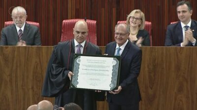 Lula e Alckmin são diplomados pelo TSE, Lula chora e diz que o povo reconquistou a democracia