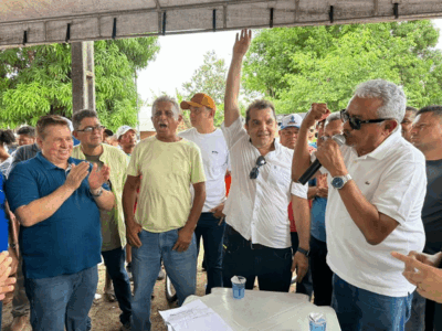 Prefeito Hilton Gonçalo entrega asfalto, praça, campo de futebol e escola no Quilombo de Santa Luzia