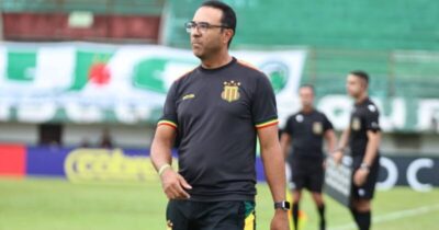 Sampaio Corrêa demite Felipe Surian e busca novo treinador