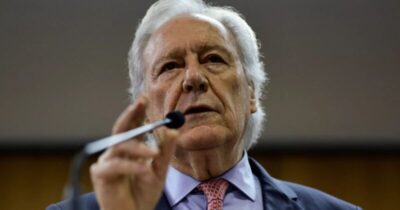 Lewandowski impõe sigilo de 100 anos sobre cartão de vacina
