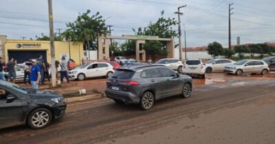 Protesto bloqueia avenida em Imperatriz por atraso em obras