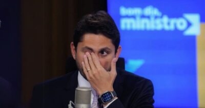 Juscelino usou avião da FAB para voltar à praia após reunião