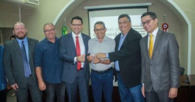 PREFEITO JURAN CARVALHO DE PRES. DUTRA RECEBEU UMA AMBULÂNCIA NO…