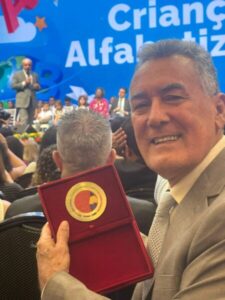 Prefeitura de Viana recebe Selo Ouro do Compromisso com a Alfabetização