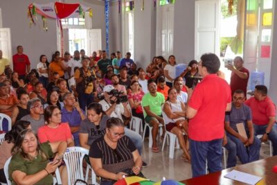 Prefeitura de Codó entrega incentivo financeiro a blocos alternativos