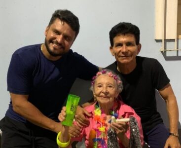 WANDERLEY Presidente do CDL prestigia festa de aniversário de 84 anos de Dona Darcy