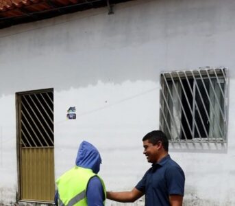 Compromisso com a cidade: Equipes de limpeza mantêm Presidente Sarney organizada, mesmo sob chuvas constantes