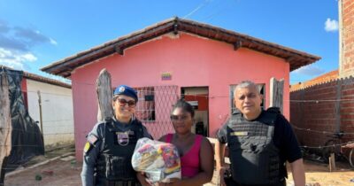 Mulheres atendidas pela Patrulha Maria da Penha em Timon recebem cestas básicas