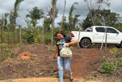 Vereadora Leda Torres entrega cadeira de rodas e realiza ação solidária com cestas básicas em Codó