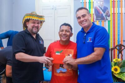 Prefeitura de Codó entrega incentivo financeiro para bandas e arraiais do município